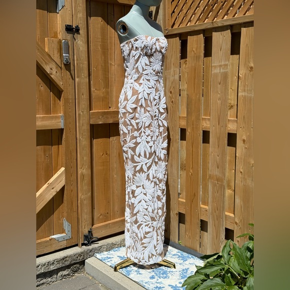 🆕 BRONX & BANCO 🧿 NWOT Dahlia Gown, White Sequin Floral Gown - Sz M US 6 - Picture 9 of 14